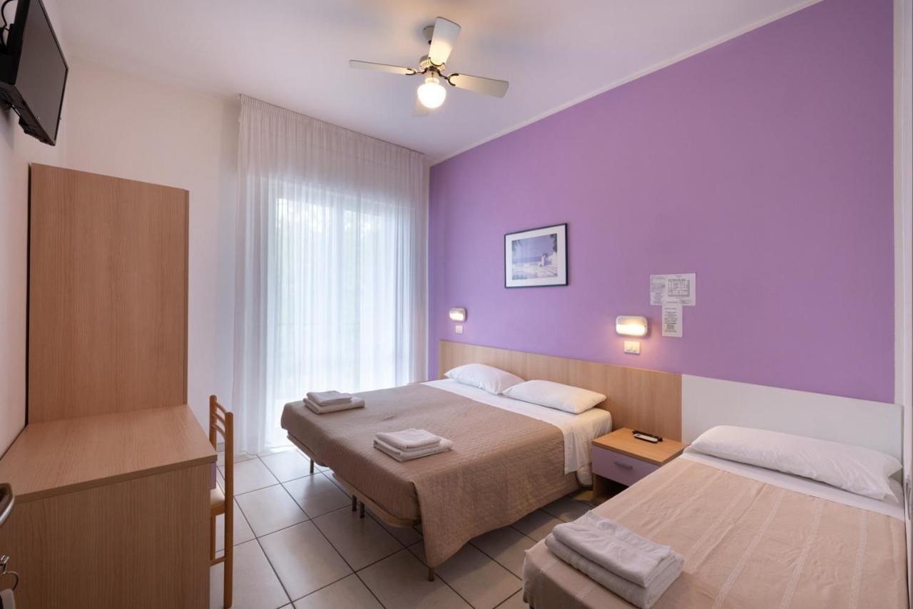 Hotel Giordo Римини Екстериор снимка