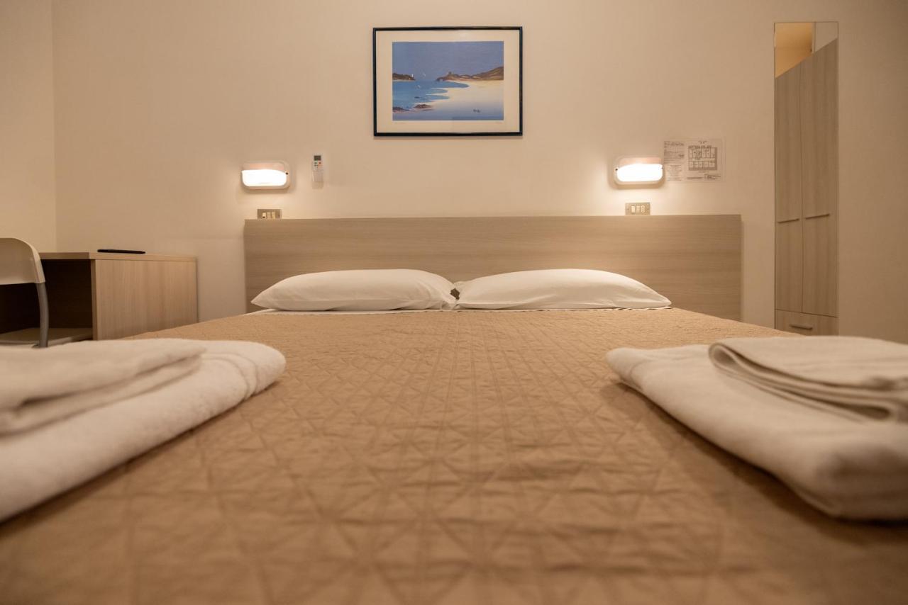 Hotel Giordo Римини Екстериор снимка