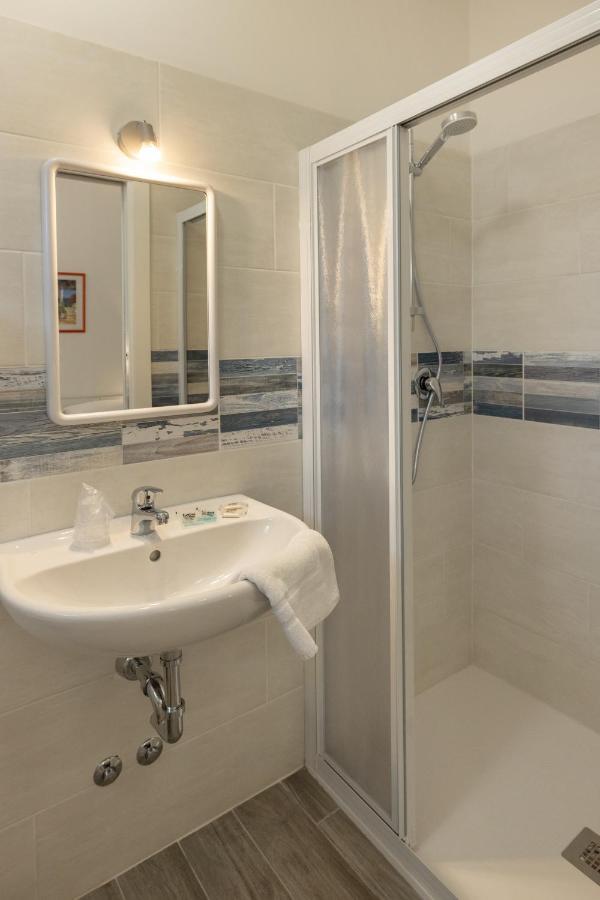 Hotel Giordo Римини Екстериор снимка