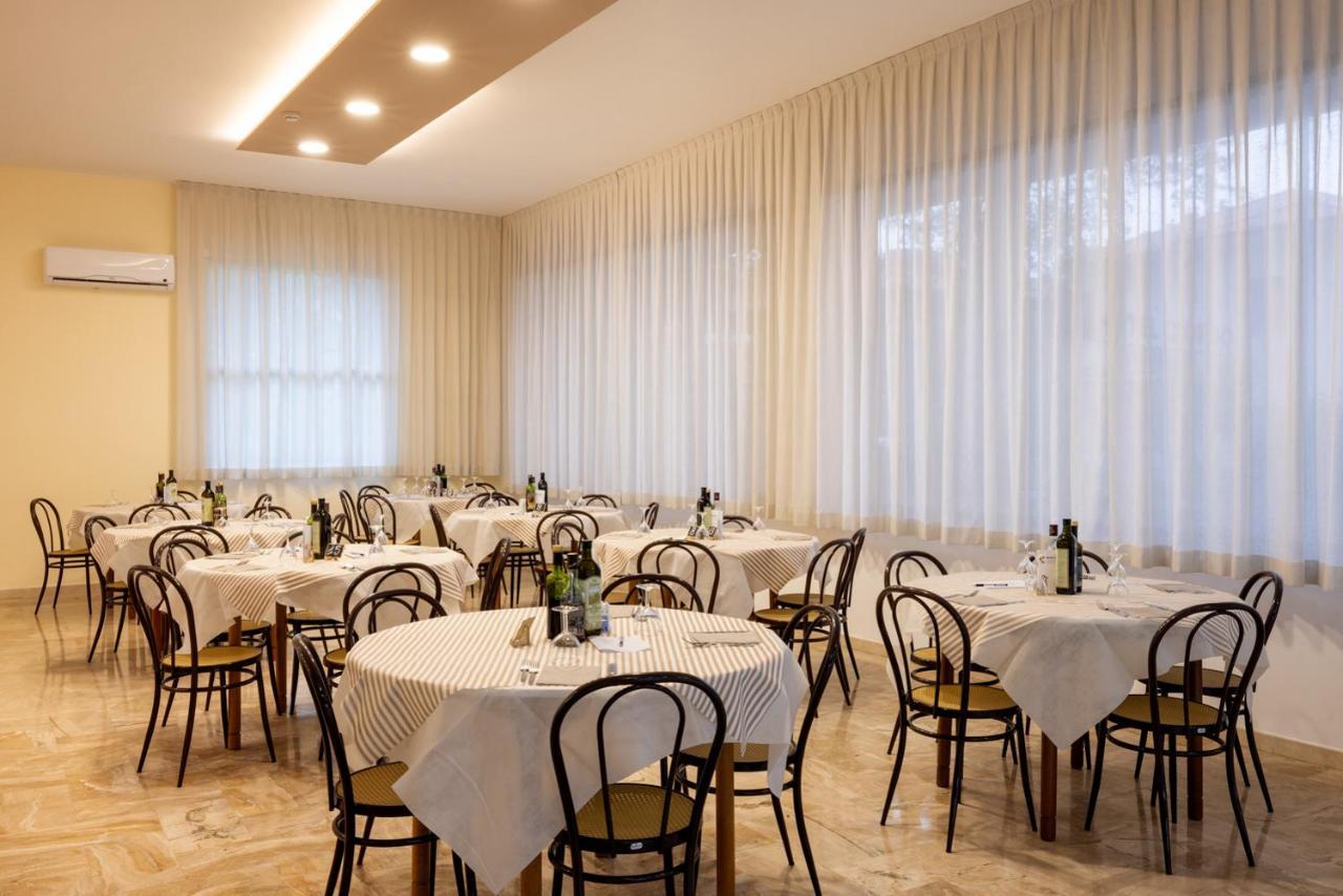 Hotel Giordo Римини Екстериор снимка