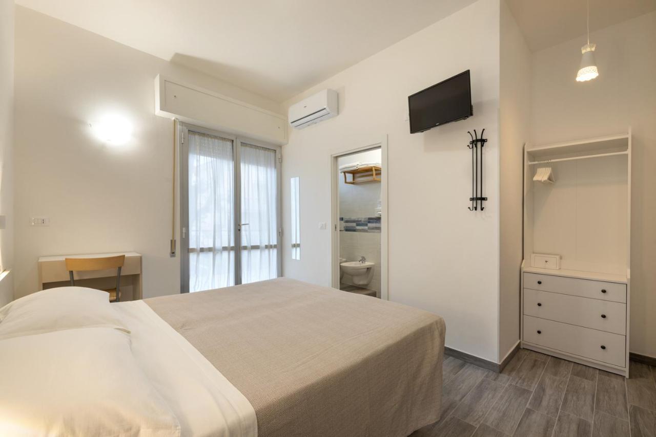 Hotel Giordo Римини Екстериор снимка