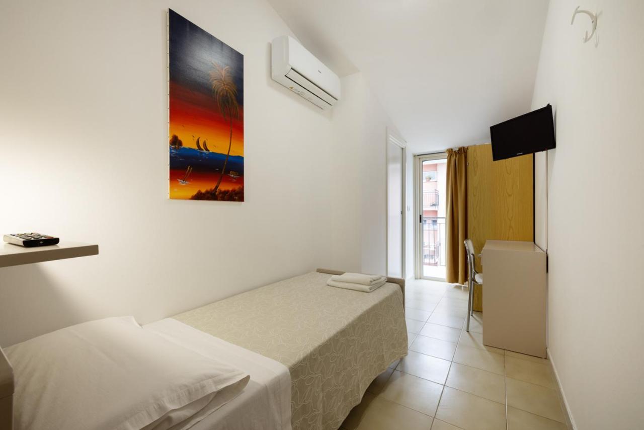 Hotel Giordo Римини Екстериор снимка