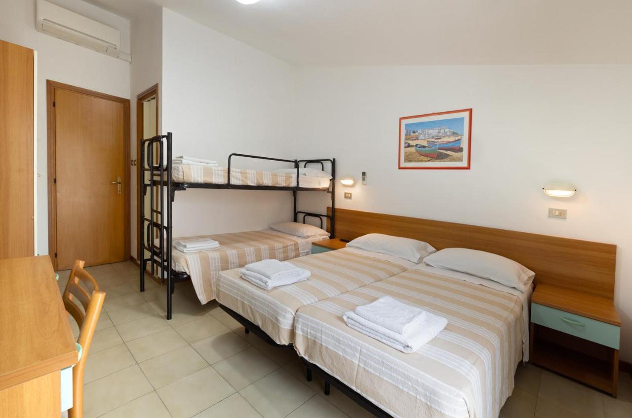 Hotel Giordo Римини Екстериор снимка