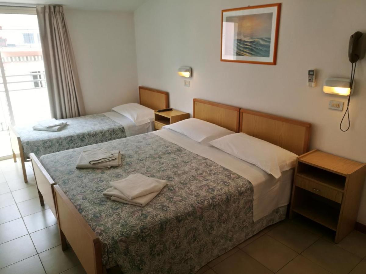 Hotel Giordo Римини Екстериор снимка
