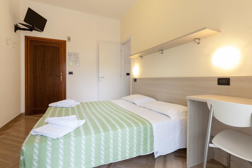Hotel Giordo Римини Екстериор снимка