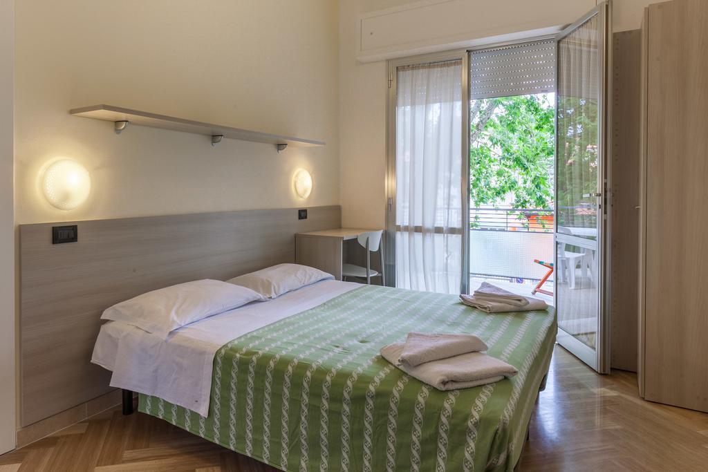 Hotel Giordo Римини Екстериор снимка